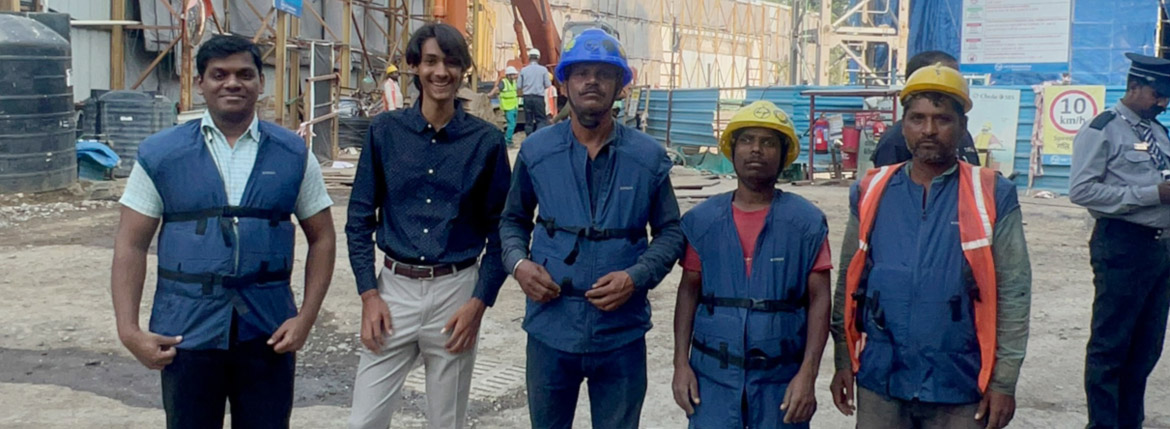 Construction workers connected through World Resources Institute (NGO) wearing the PCM Cooling Vest