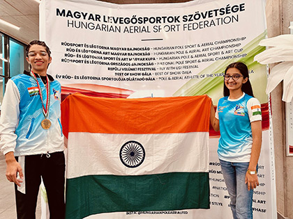 Indian aerial sports athletes holding the Indian flag