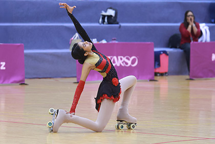 Sivah Navle performing a skating move with one knee touching the ground at the Tarso Championship in Taiwan