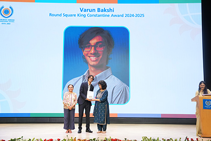 Varun Bakshi receiving the King Constantine Medal